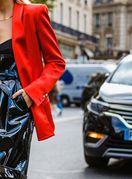 Crna i crvena u paru jedna su od najefektnijih i najmoćnijih kombinacija boja