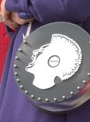 Milijana Jovičić izrađuje torbe od gramofonskih ploča - 4