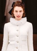 Margaret Qualley na reviji modne kuće Chanel