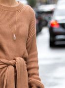 Pletena haljina u dnevnom zimskom street style izdanju