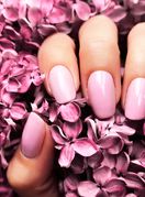Ružičasta manikura