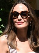 Angelina Jolie uvijek privlači pažnju svojim modnim izborima