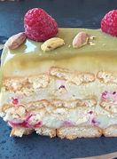 Torta s pistacijama, malinom i plazmom