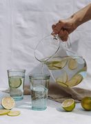 Voda s ledom i limetom