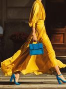 Plava i žuta u modnoj kombinaciji