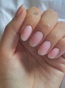 Nokti u nijansi ružine vodice