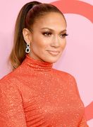 Jennifer Lopez u kreaciji Ralpha Laurena na dodjeli nagrada CFDA Fashion Awards