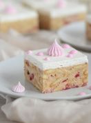 Kolač od jogurta s keksom i voćem