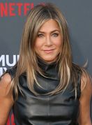 Jennifer Aniston u maloj crnoj haljini - 4