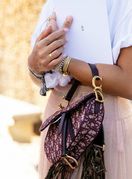 Bijela majica je svestran odjevni komad