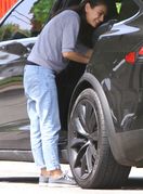 Mila Kunis u jako šlampavim trapericama - 2