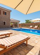 Kamena kuća s bazenom u Novalji na otoku Pagu ljepša i od holivudskih vila - 4