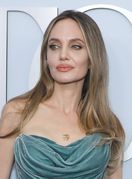 Angelina Jolie u haljini Ateliera Versace na Tonyjima 2024. - 2