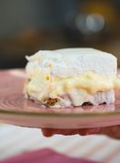 Kolač s pudingom i bananama