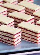 Rozen kocke s višnjama i kokosom