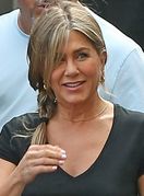 Jennifer Aniston u robusnijim gležnjačama i modelu traperica koje vole svaku figuru - 4