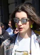 Mlada dama u efektnim cipelama iz zajedničke kolekcije brendova Y/Project i Melissa