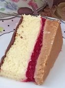 Torta od kokosa s malinama