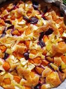 Biskvitni kolač s voćem