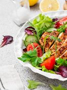 Salata s grilanom puretinom