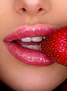 Usne u boji jagode