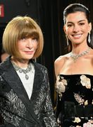 Anna Wintour i Anne Hathaway na 98. Oscarima