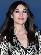 Monica Bellucci u uskim trapericama i \'ludim\' platformama - 1
