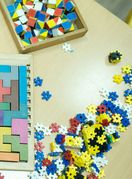 Djevojčica u Montessori vrtiću