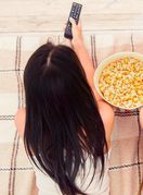 Djevojčice gledaju TV