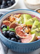 Jogurt s voćem i chia smjenkama