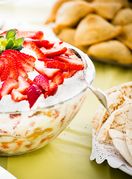 Složenac od jagoda, milerama i piškota