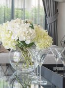 Stakleni stol u dnevnom boravku