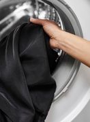 Zašto tamna odjeća miriše slabije?