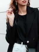 Crni kaput je klasik koji ne izlazi iz mode