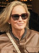 Sharon Stone u kožnatom kombinezonu - 1