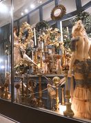 Saša Šekoranja i ove godine uredio je izlog svog cvjetnog atelijera u božićnom duhu - 1