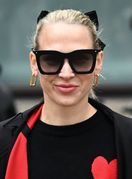 Plavokosa ljepotica iz Zagreba u visokim čizmama