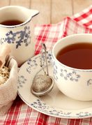 Čaj od korijena bijelog sljeza ublažava grlobolju