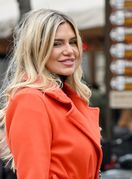 Plavokosa ljepotica u Shark Lock čizmama na zagrebačkoj špici