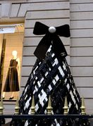 Božićni izlog Chanelove trgovine u Parizu