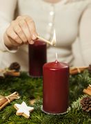 Prva adventska svijeća