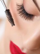 Make-up umjetnica slavnih savjetuje korištenje smeđe maskare uz crnu (Foto: Getty Images)