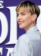 Charlize Theron na premijeri filma \'Obitelj Adams\' - 3