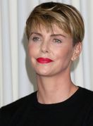 Charlize Theron u štiklama koje bi mnoge žene samo zaobišle u trgovini - 2