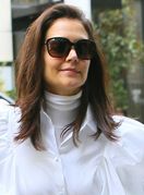 Katie Holmes u košulji s puf rukavima brenda Khaite