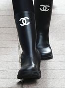 Gumene čizme modne kuće Chanel na zagrebačkoj špici