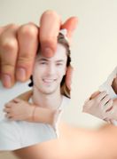 Žena trga fotografiju