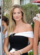 Izabel Kovačić u haljini Rolanda Moureta