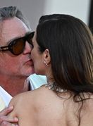 Slavni muškarci koji izlaze sa ženama svojim godinama prava su rijetkost u Hollywoodu