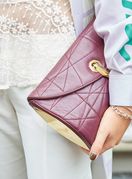 Kombinacije možete upotpuniti dodacima u bordo boji